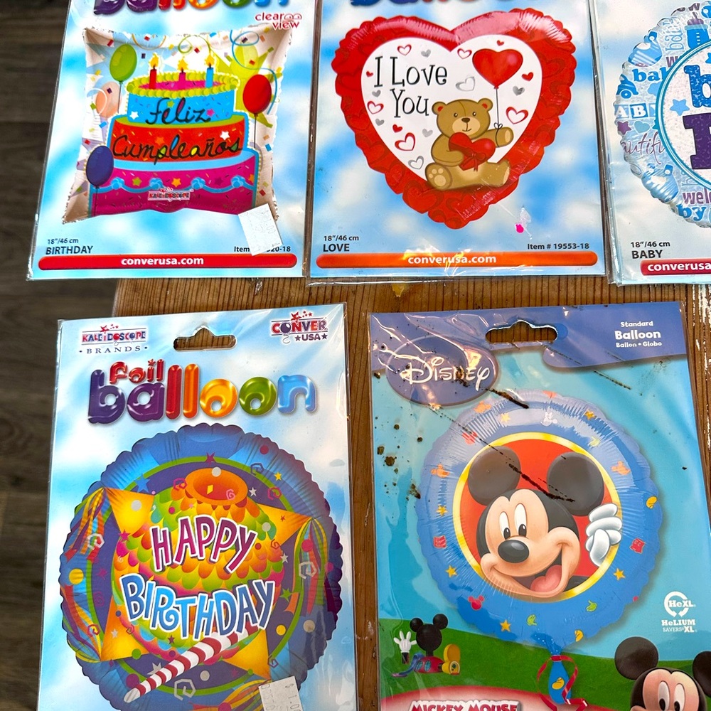 16 helium balloons